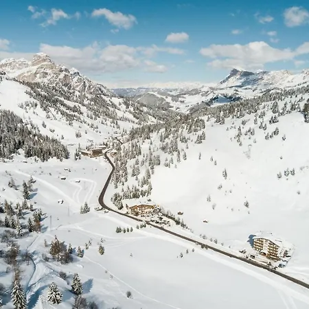 Sellaronda Apartmanhotel 3*